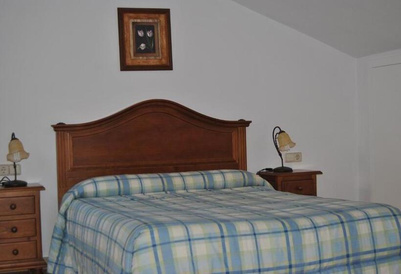 جناح جونيور, Hostal Rural Amador