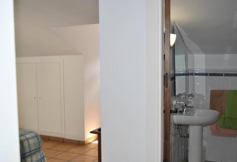 جناح جونيور, Hostal Rural Amador