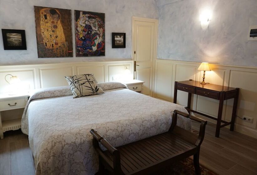 スタンダードルーム, La Sala De Camós