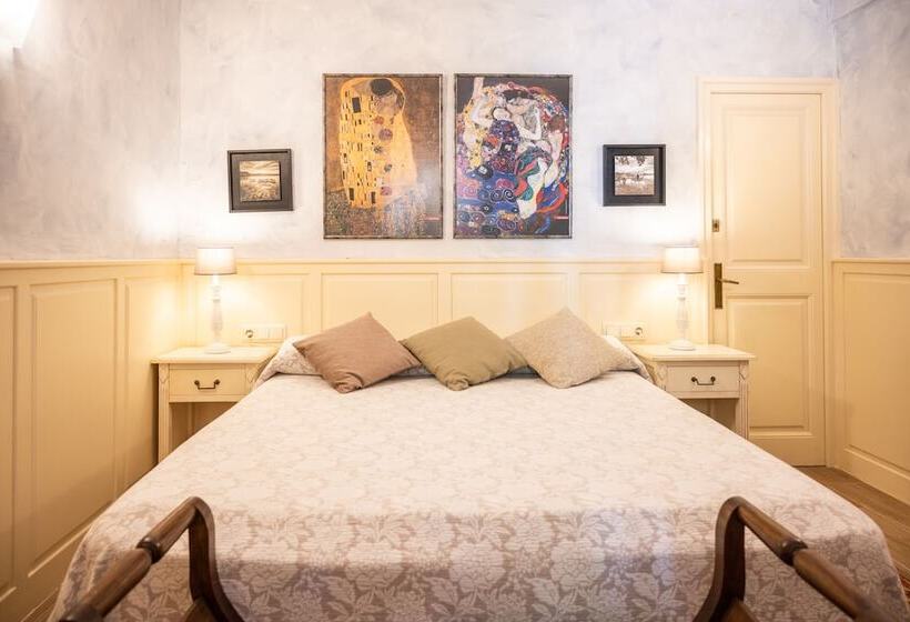 スタンダードルーム, La Sala De Camós