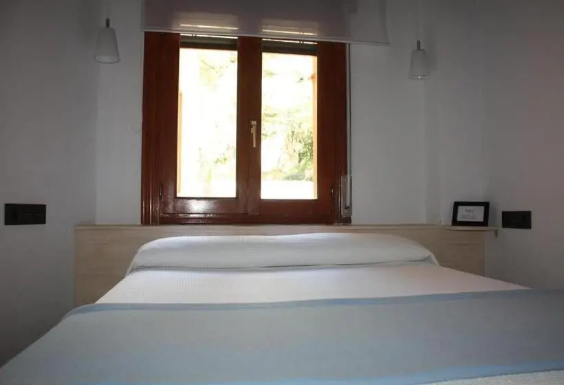 Standard Yhden Hengen Huone, Mesón Del Gallo