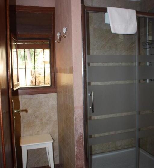 이코노미 룸, Mesón Del Gallo