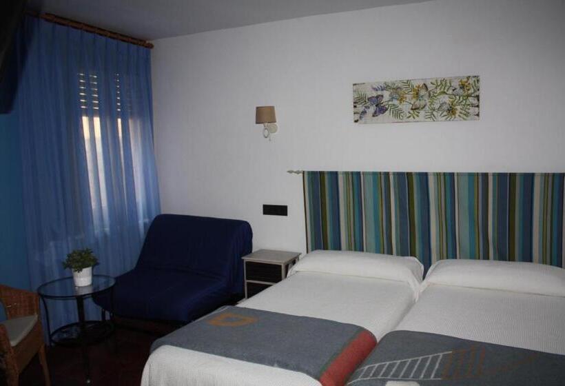 이코노미 룸, Mesón Del Gallo