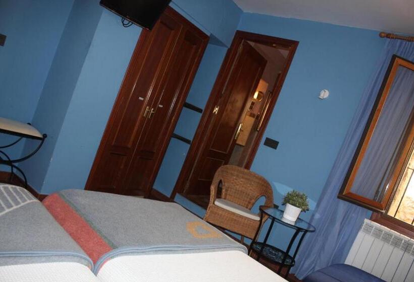 이코노미 룸, Mesón Del Gallo