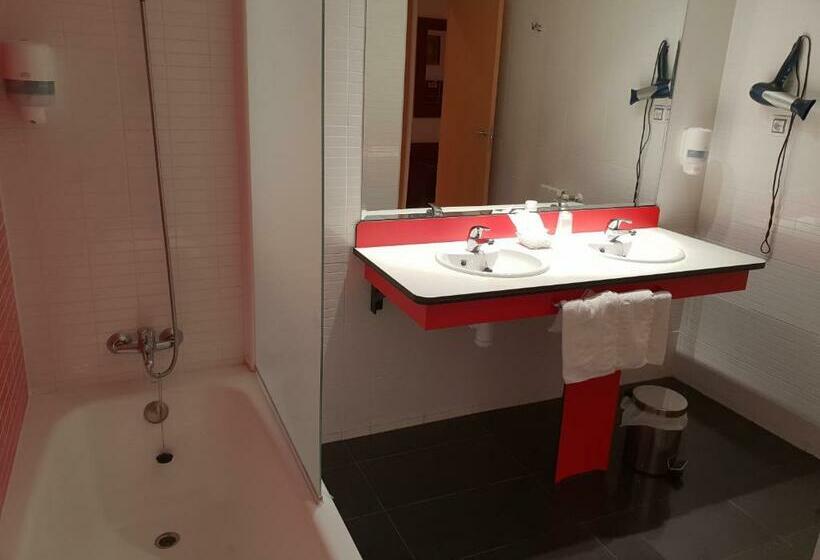 غرفة قياسية ثلاثية, Norte