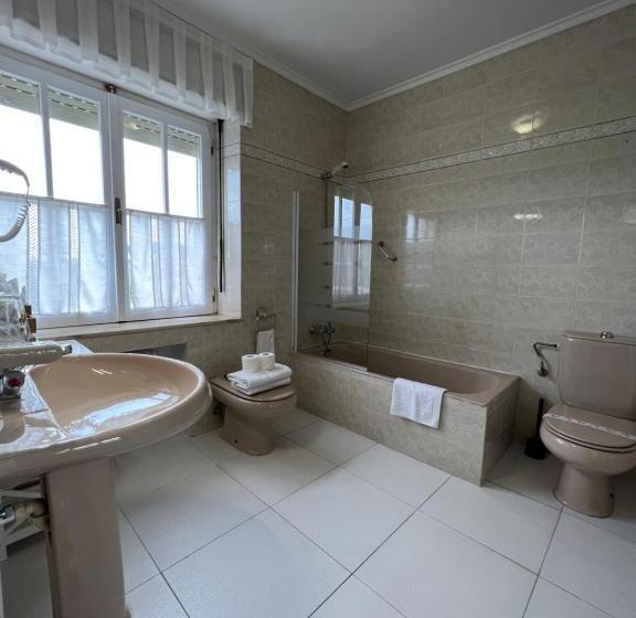 غرفة أساسية, Regueiro