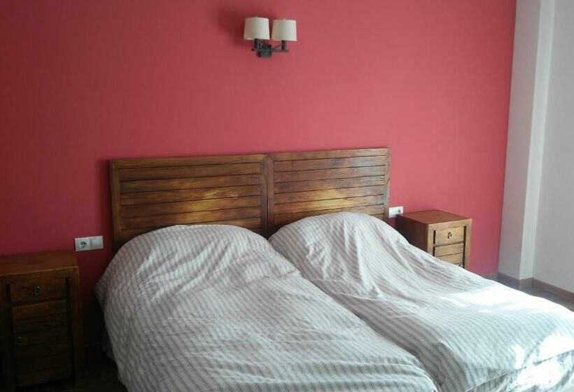 غرفة عائلية, Rural Los Abriles