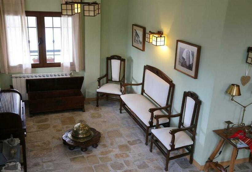 غرفة كلاسيكية ثلاثية, Rural Los Abriles