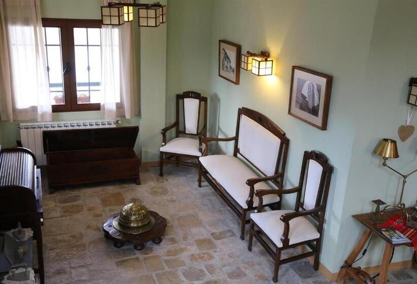 غرفة عائلية, Rural Los Abriles