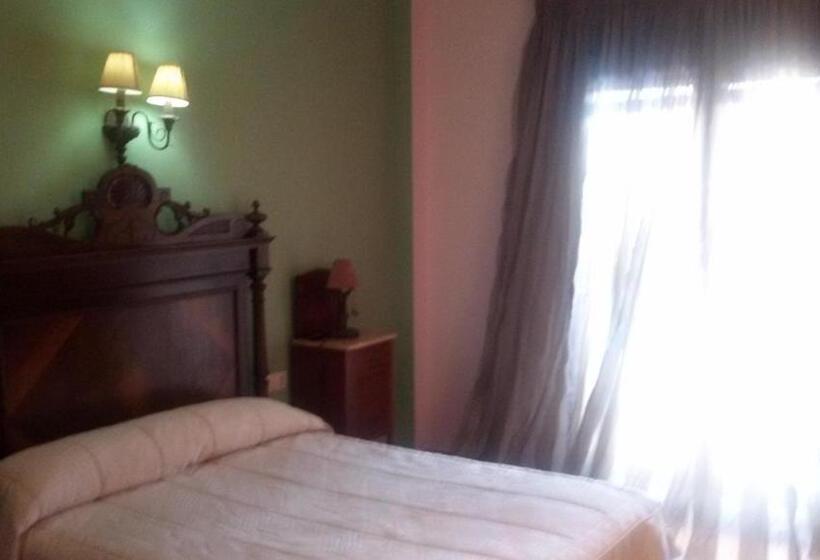 غرفة كلاسيكية ثلاثية, Rural Los Abriles