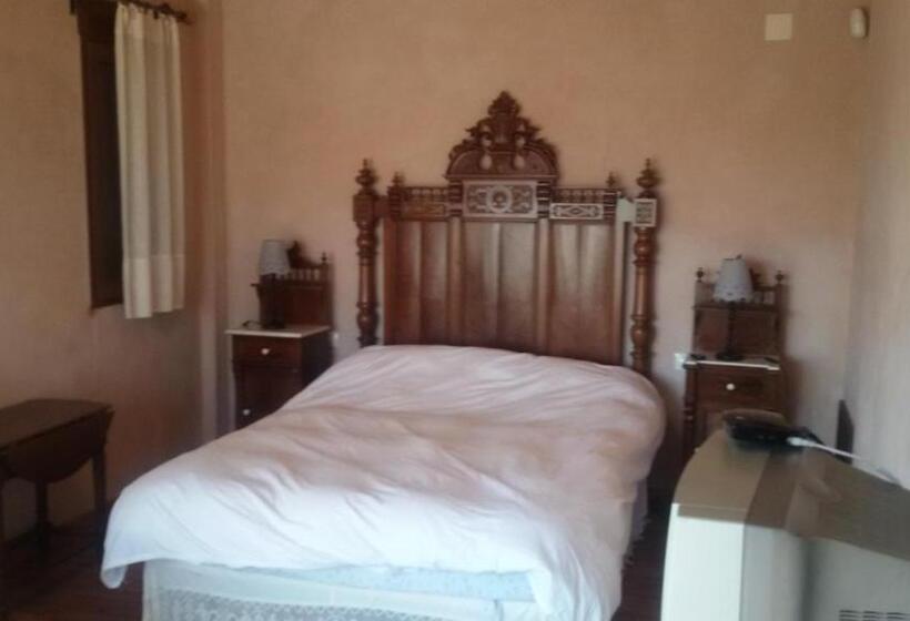 غرفة كلاسيكية ثلاثية, Rural Los Abriles