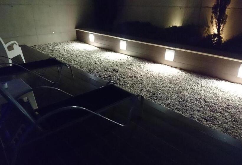 高级大房间, Shhh