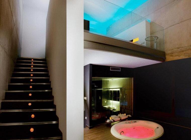 高级大房间, Shhh