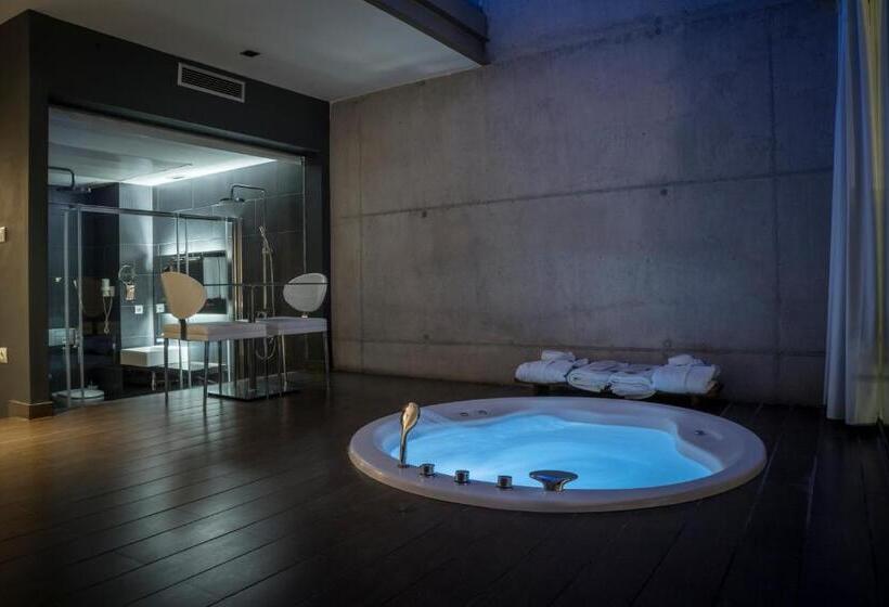 高级大房间, Shhh