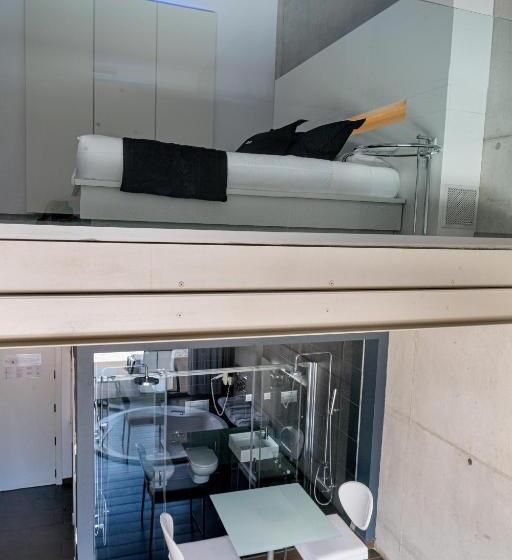 高级大房间, Shhh