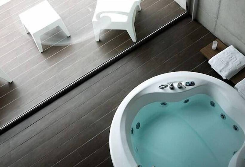 高级大房间, Shhh