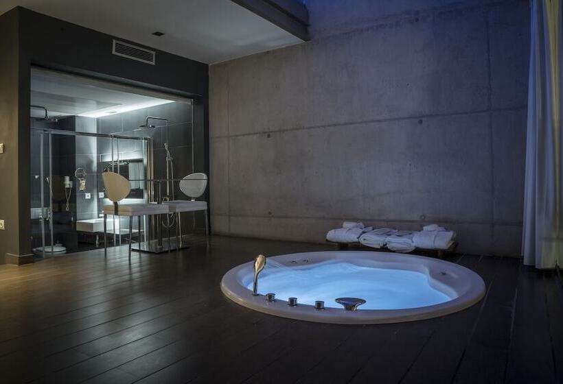 高级大房间, Shhh