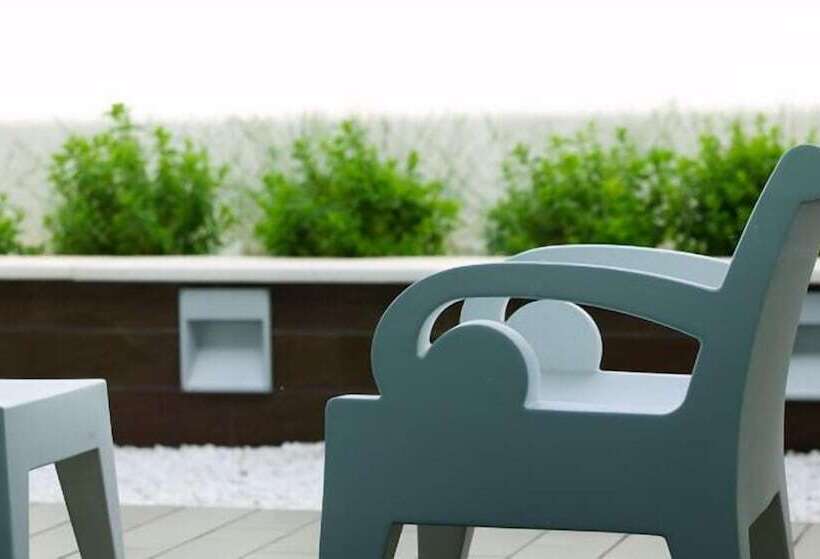 高级大房间, Shhh