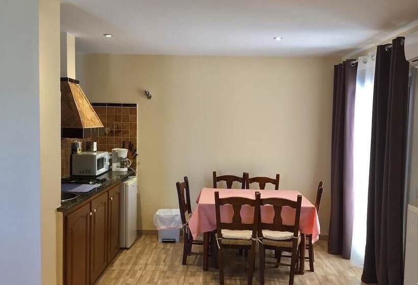 침실 1개 아파트, Silvia