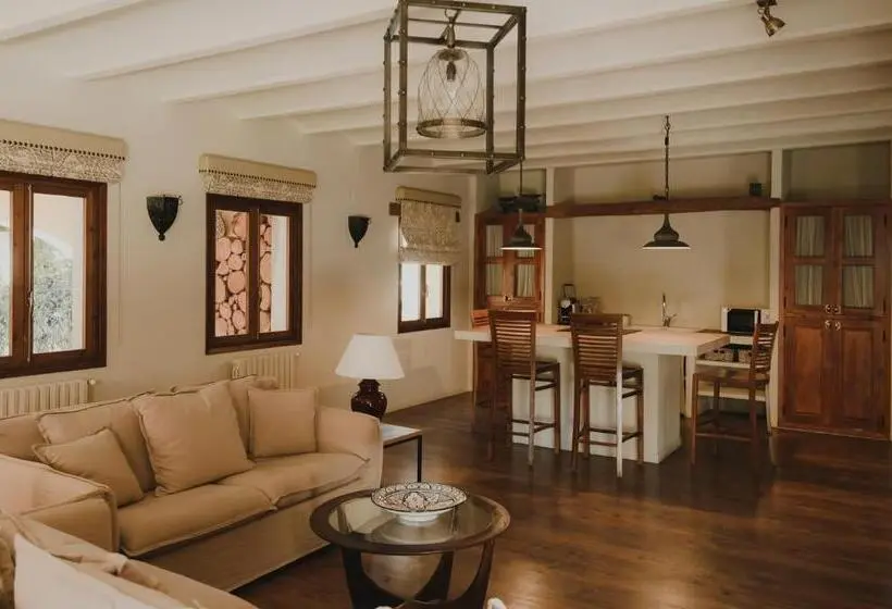 Villa 2 Makuuhuonetta, La Escondida