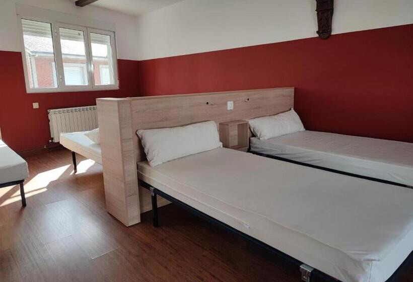 سرير فى غرفة مشتركه, Pension Albergue Don Alvaro