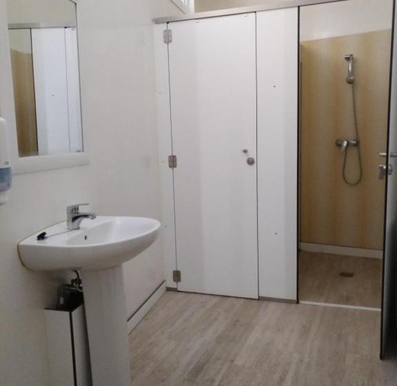 سرير فى غرفة مشتركه, Pension Albergue Don Alvaro