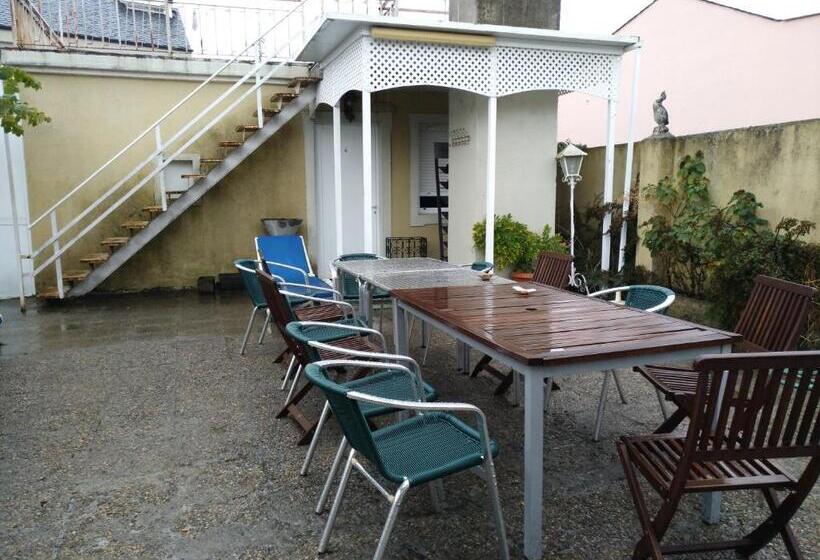 سرير فى غرفة مشتركه, Pension Albergue Don Alvaro