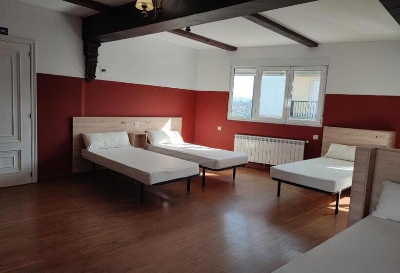 سرير فى غرفة مشتركه, Pension Albergue Don Alvaro