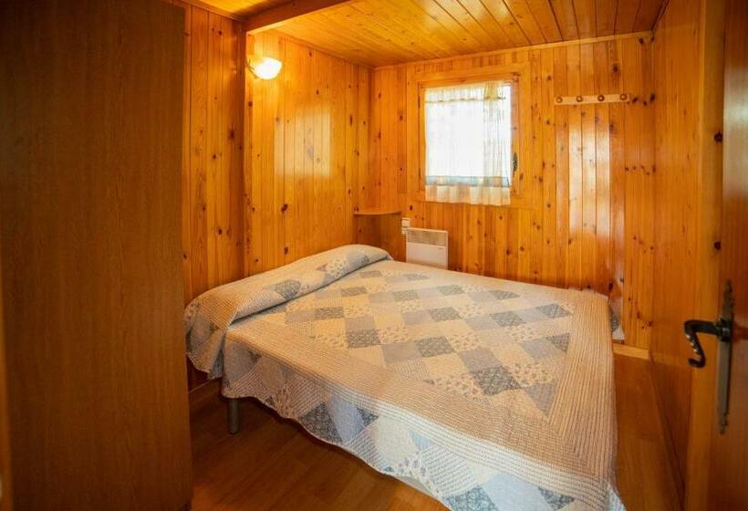 标准平房, Camping Gironella