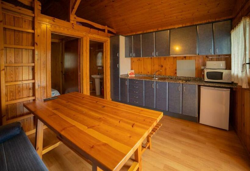 标准平房, Camping Gironella