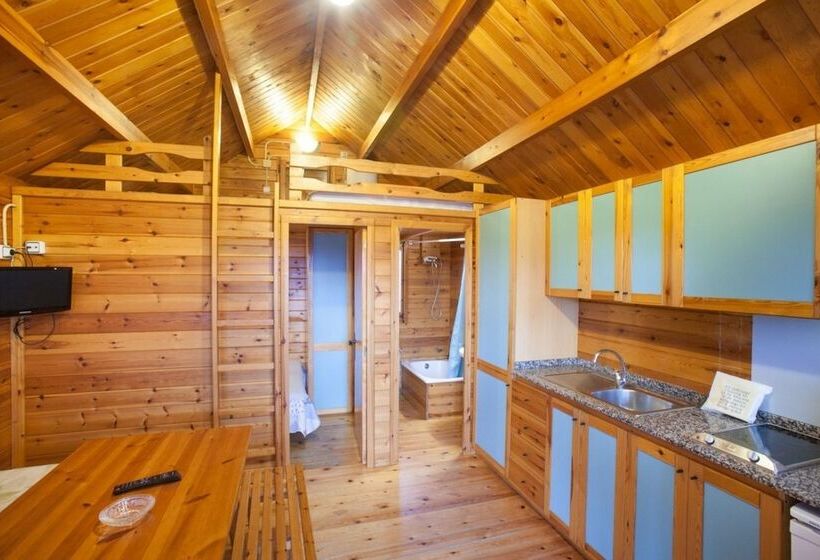 标准平房, Camping Gironella