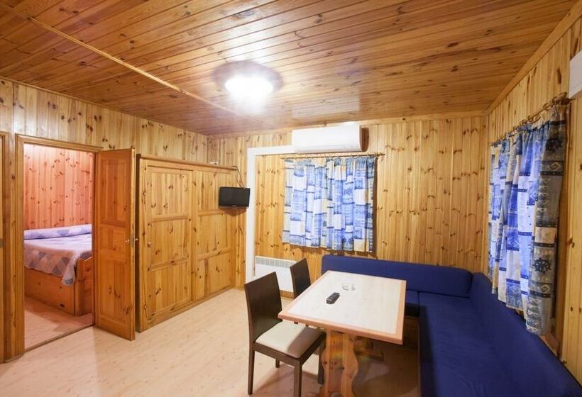 带2个卧室的标准洋房, Camping Gironella