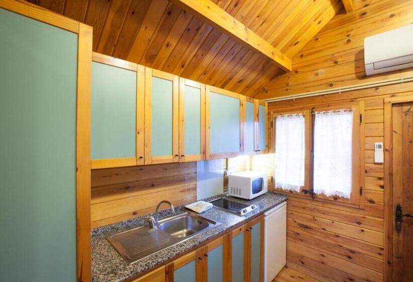 标准平房, Camping Gironella