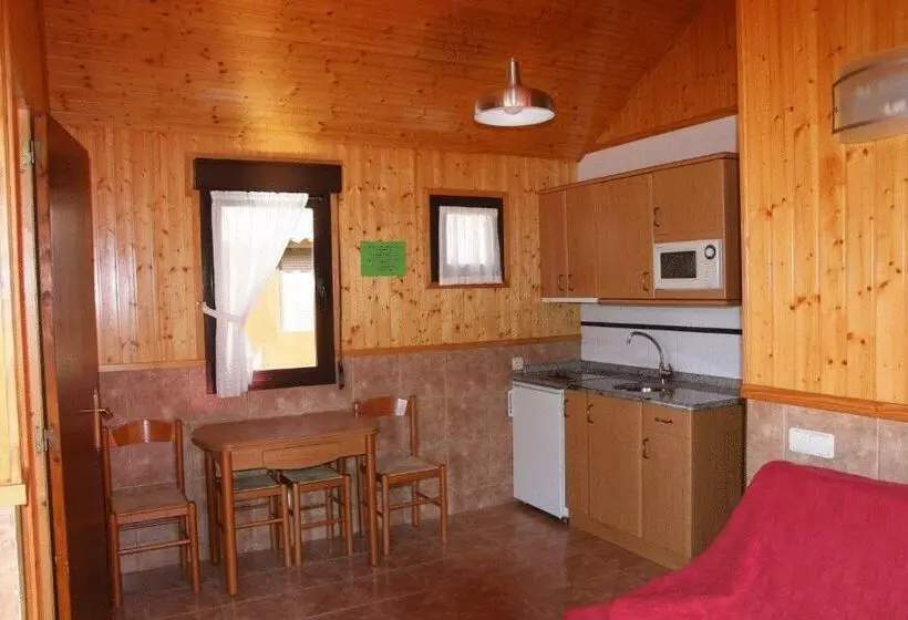 Standard-bungalow 2 Makuuhuonetta, Camping Iratxe Ciudad De Vacaciones