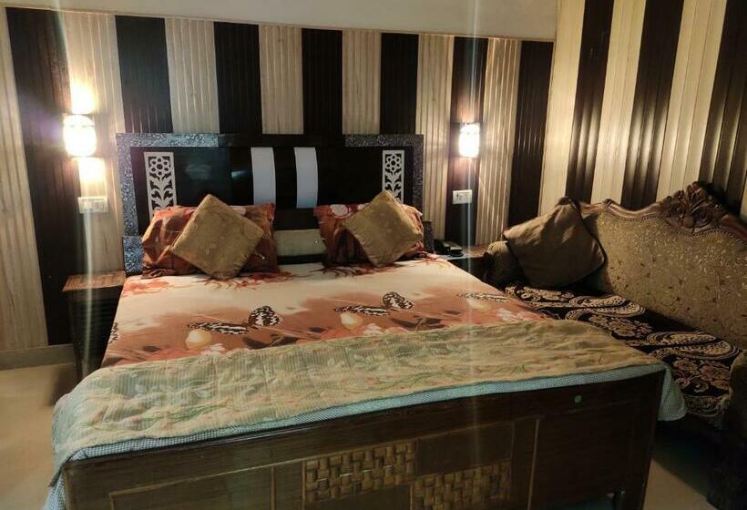 اتاق لوکس, Golden Woods