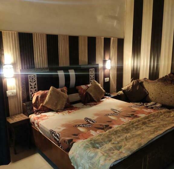 اتاق لوکس, Golden Woods