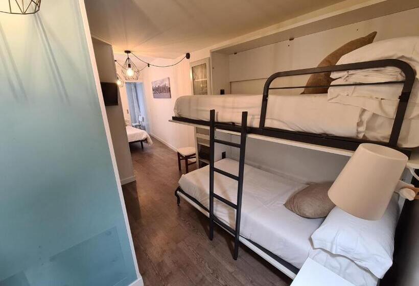 Economy Triple Room, Jacobeo