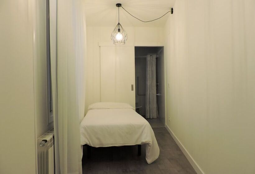 اتاق استاندارد یک نفره, Jacobeo