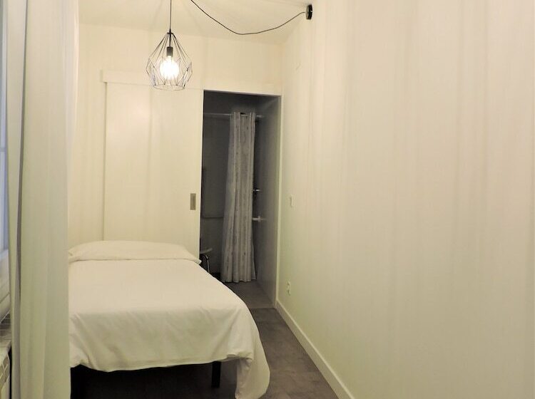 اتاق استاندارد یک نفره, Jacobeo