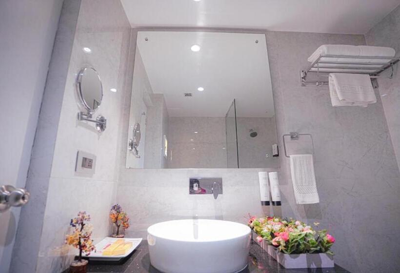 Standard-huone, Swarn Towers