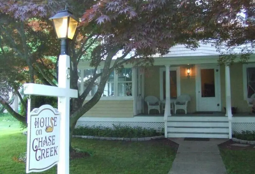 スタンダードルーム, House On Chase Creek