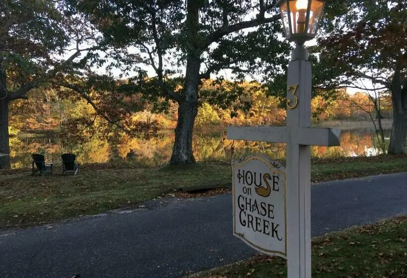 キングサイズベッドのスタンダードルーム, House On Chase Creek