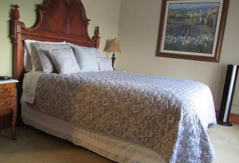 Standard room with outdoor bath, Mansion Inn Lake Stevens