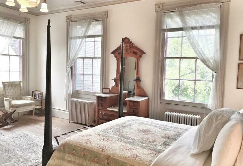 デラックススイート, The Borland House Inn