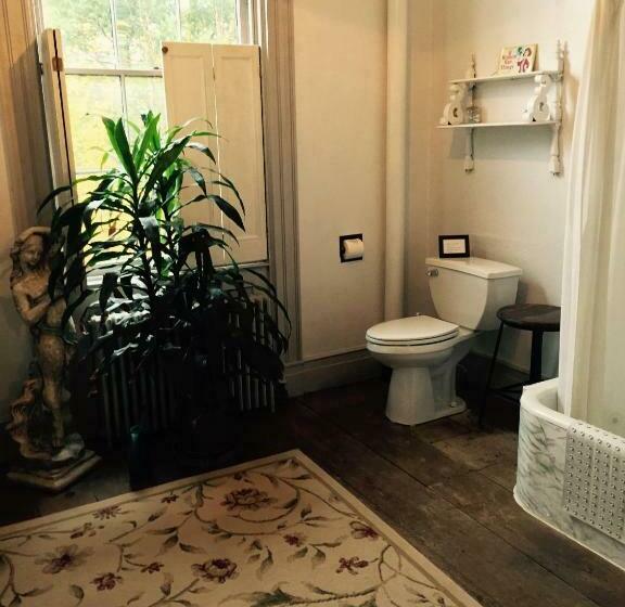 デラックススイート, The Borland House Inn