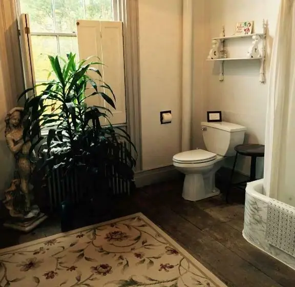 デラックススイート, The Borland House Inn