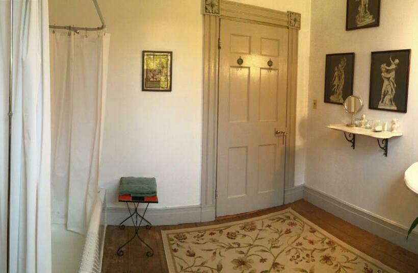 デラックススイート, The Borland House Inn