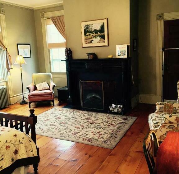 デラックススイート, The Borland House Inn