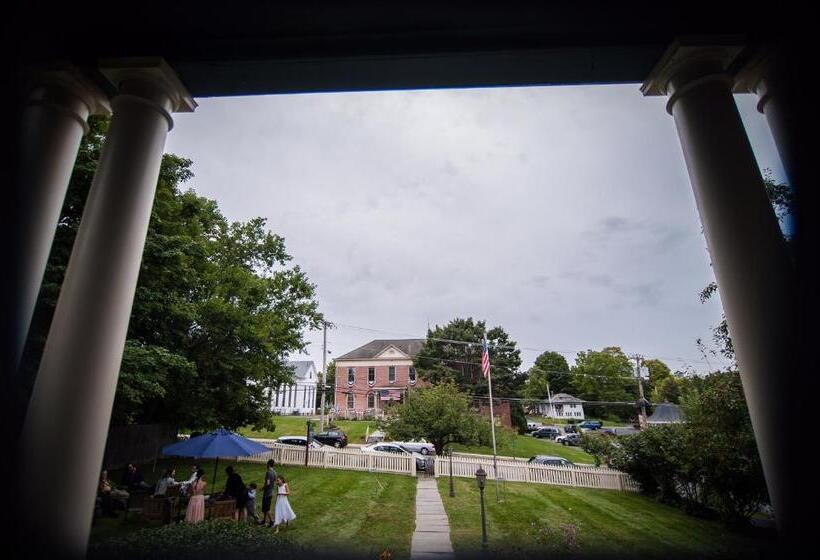 キングサイズベッドのデラックススイート, The Borland House Inn