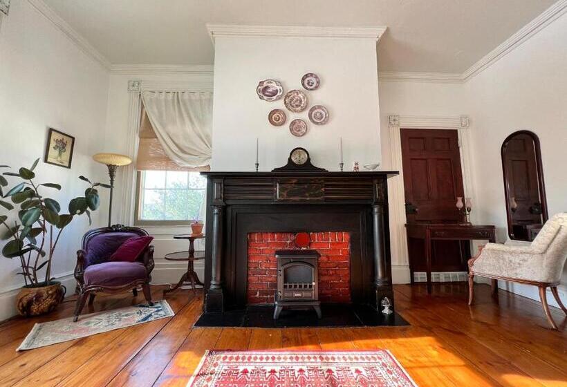 キングサイズベッドのデラックススイート, The Borland House Inn